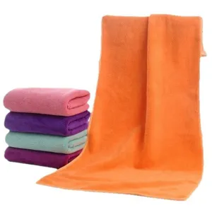Asciugamani in microfibra super assorbenti in vari colori per saloni di bellezza e casa.