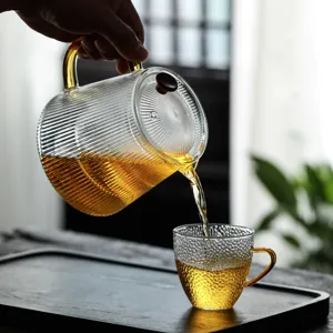 Set teiera in vetro resistente al calore con manici ambrati e tazza martellata