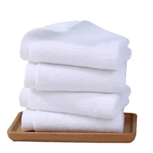 Set van 4 absorberende zachte witte katoenen handdoeken voor hotel en keuken gebruik