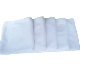 Disposable white lint-free industrial wipes for efficient cleaning and oil absorption