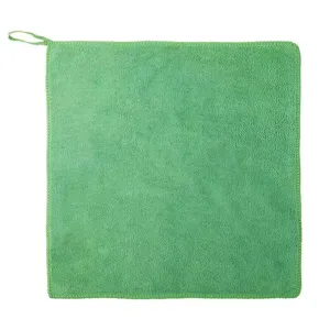 Panno in microfibra verde assorbente con asola per la pulizia della casa e cucina
