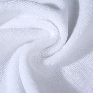 Gedetailleerde macro-close-up van de zachte witte katoenen badstof handdoek textuur