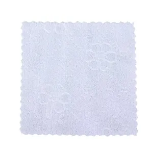 Weißes saugfähiges quadratisches Tuch mit geprägtem Kleeblatt-Muster für Küche und Hotel.