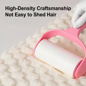 High-density soft velvet bath towel with absorbent anti-shedding texture