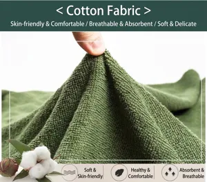 Vista dettagliata di una coperta in cotone 100% verde militare con trama morbida e traspirante.