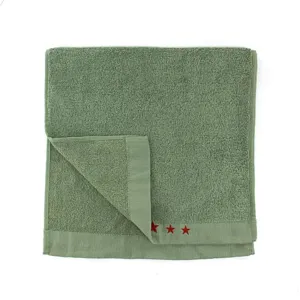 Asciugamano in cotone verde militare spesso con stelle rosse per viso e bagno