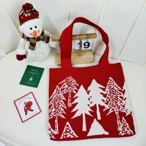Bolso tote rojo de punto con diseño de árboles de Navidad blancos para compras