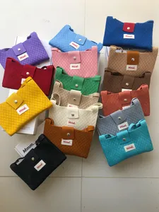 Colorful knit crossbody bag for women, cute small macaron mobile phone shoulder pouch.