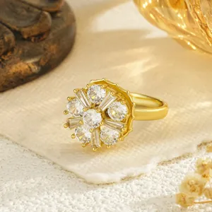Detailed view of a gold-plated rotating flower ring with sparkling baguette and round zircons.