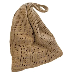 Sac à bandoulière vintage en maille beige ajourée pour femme avec motifs géométriques