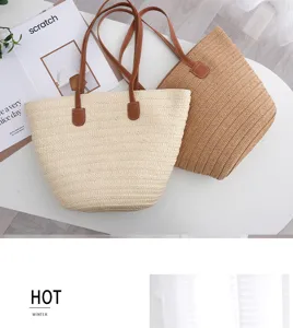 Detailansicht von cremefarbenen und khakifarbenen Strohtaschen mit PU-Riemen für den Strandurlaub