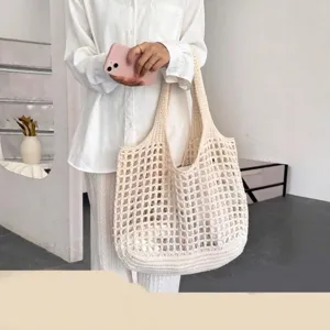 Sac fourre-tout en maille beige élégant avec grande capacité et design ajouré pour la plage
