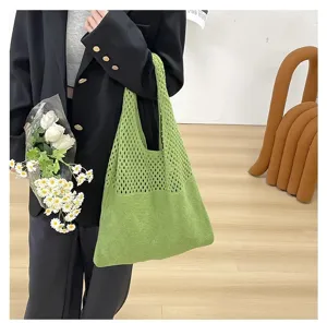 Elegante bolso de punto calado verde para mujer con diseño artístico y casual