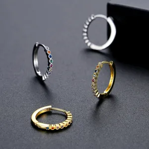 Minimalistische Creolen mit bunten Zirkonia Steinen in Gold- und Silbertönen elegant