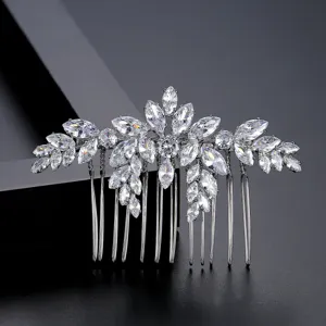 Peigne à cheveux de mariée élégant en argent avec zircone cubique en forme de feuille pour mariage.
