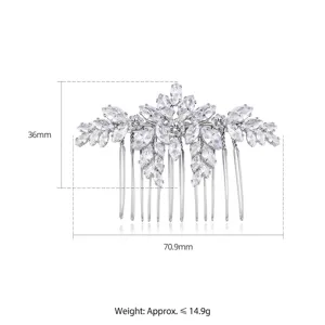 Peigne à cheveux de mariée argenté élégant avec un motif floral en zircons cubiques