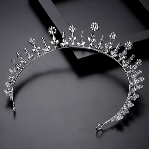 Élégante couronne de mariée en argent avec des pierres de zircone pour les mariages