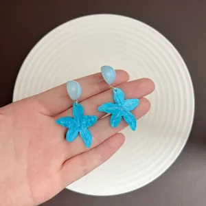 Ozeanblaue Seestern-Ohrhänger mit hellblauen Steckern für den Sommerurlaub