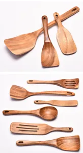 Colección de utensilios de cocina de madera de acacia natural con varias espátulas y cucharas