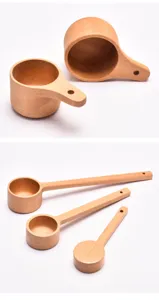 Différentes tailles et styles de cuillères à mesurer en bois de hêtre pour le café