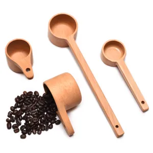 Ensemble de cuillères à café en hêtre pour la pâtisserie et la mesure des grains.