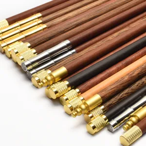 Premium natuurlijke wengé houten eetstokjes met elegante gouden en zilveren metalen koppen