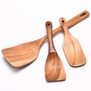 Juego de tres espátulas de cocina de madera de acacia con vetas naturales y agujero