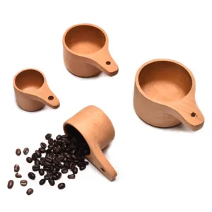 Lot de quatre cuillères à mesurer en hêtre naturel pour le café et la pâtisserie