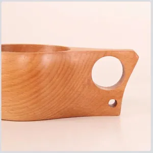 Tazza Kuksa artigianale in legno di faggio per campeggio con grana naturale e manico