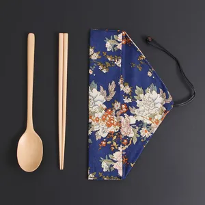 Draagbare Japanse houten bestekset met blauwe bloemen stoffen tasje voor reizen