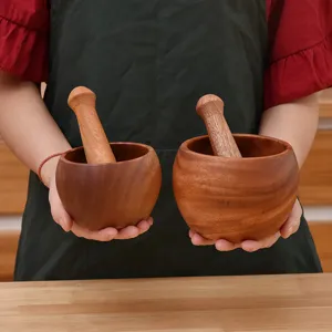 Handgemaakte houten vijzel en stamper set voor keukenkruiden en knoflook