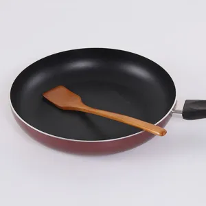 Mini houten spatel met antiaanbakpan, ideaal voor het bakken van eieren en steaks