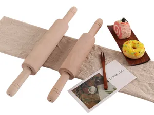 Rouleaux à pâtisserie professionnels en hêtre naturel pour une préparation lisse