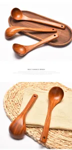 Dettaglio di un cucchiaio in legno fatto a mano con venature naturali e finitura
