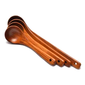 Set di quattro cucchiai da minestra in legno stile giapponese a manico lungo per ramen.
