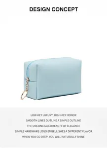 Dettaglio ravvicinato borsa cosmetica in pelle PU azzurra con cerniera dorata e anello