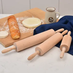 Lot de trois rouleaux à pâtisserie en hêtre naturel pour la cuisine et les pâtes