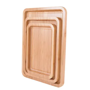 Set di tre vassoi rettangolari in bambù con finitura a venature naturali del legno