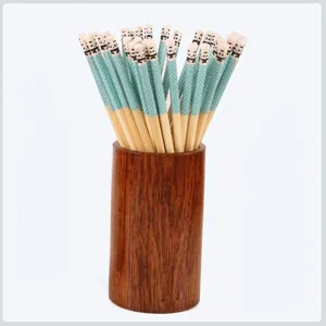 Natürlicher Holzstäbchenhalter mit niedlichen blau gepunkteten Panda-Stäbchen Set