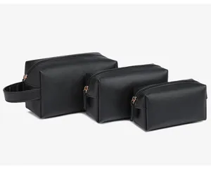 Driedelige set zwarte PU-lederen make-uptassen met textuur en elegante goudkleurige ritsen.