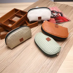 Tragbare Kosmetiktasche aus PU-Leder mit Webstruktur Einfache Mode Muschelförmiger Make-up-Organizer Reise-Kulturbeutel für Damen
