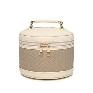 Borsa cosmetica da viaggio con trama intrecciata in beige e taupe di grande capacità.