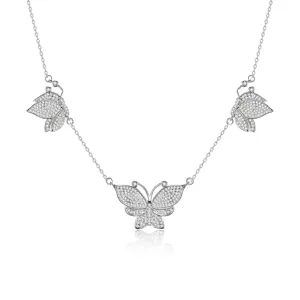 Elegante zilveren vlinderketting ingelegd met fonkelende witte zirkonia stenen