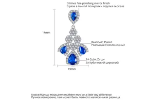 Detalle del colgante de circón azul con dimensiones de 19 mm x 14 mm
