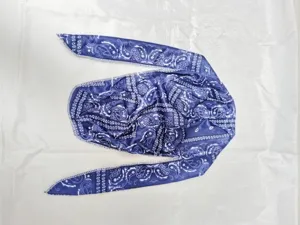 Durag blu con motivo paisley e lunghi nastri per sport e accessorio di moda chic