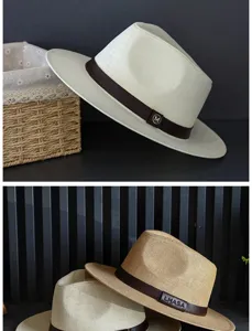 Vista dettagliata di un cappello fedora in paglia Panama con fascia in pelle e fregio in metallo.