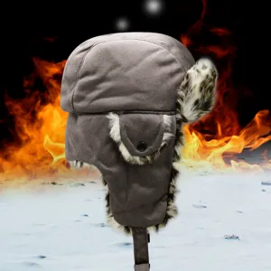Dicker brauner Winter-Trappermütze mit warmem Kunstfellfutter und Ohrenklappen.