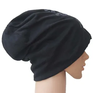Schwarze Hip-Hop Beanie Mütze im koreanischen Stil mit Graffiti-Schriftzug