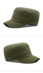 Gedetailleerde zijprofielen van een olijfgroene versleten militaire pet katoen.