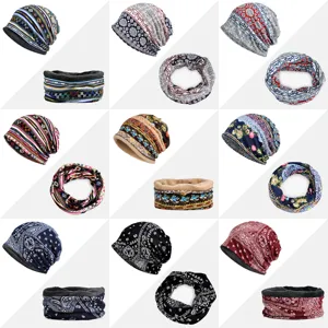 Berretti in cotone stampato e scaldacollo versatili per donna in vari motivi bohémien.